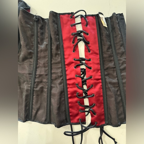 Vintage Strapless Scarlet Corset Set - Picture 5 of 9